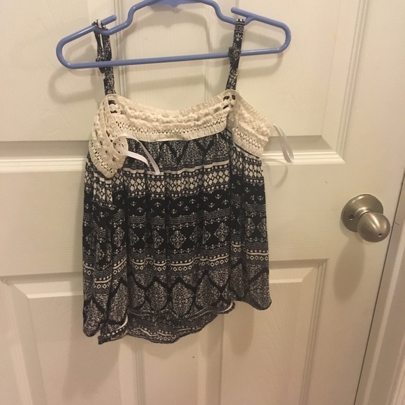 Over the shoulder top - Picture 2 of 2